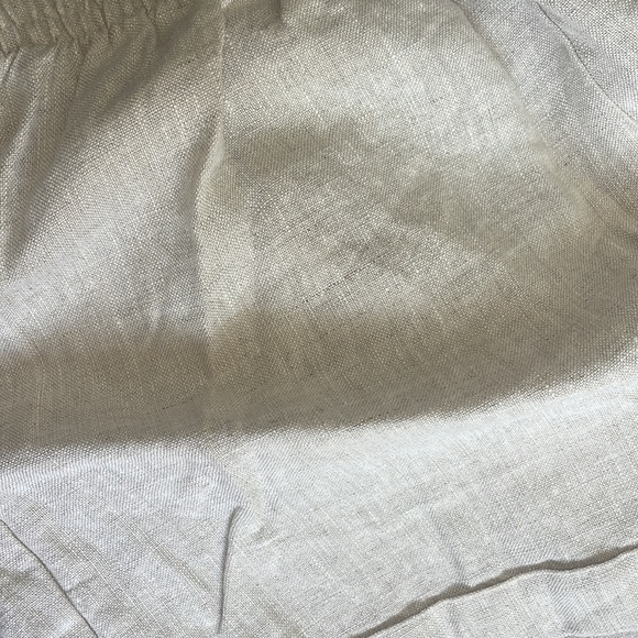 Reformation Linen shorts color oatmeal - Picture 4 of 4